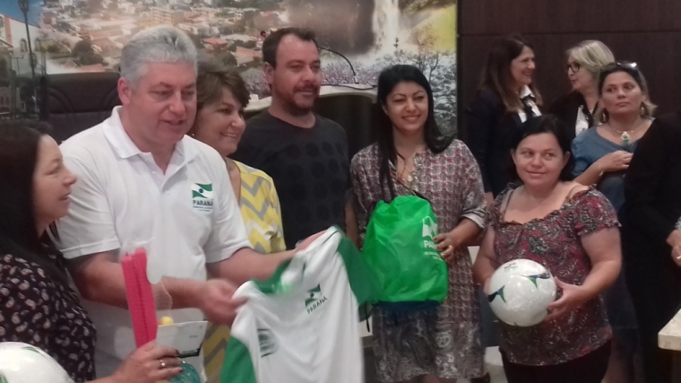 Programa Paraná mais Esporte contempla APAE de Nova Laranjeiras com Kit Esportivo
